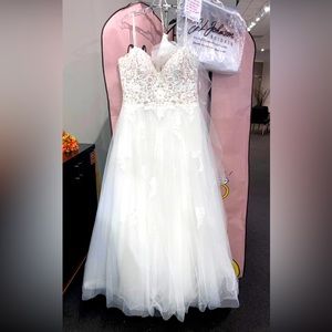 Beautiful wedding dress worn once for a few hours. Retail 1500. Size 18.